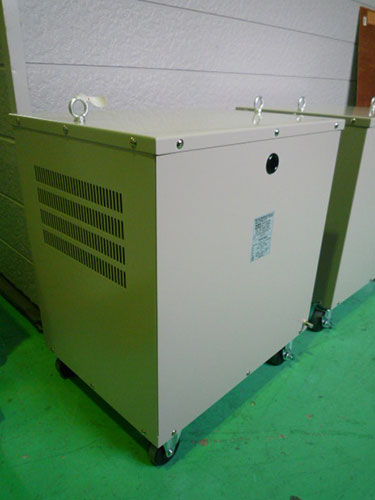 1424　三相10kVA　200/400Vの昇圧変圧器