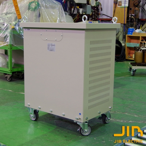 1530　三相アモルファス昇圧変圧器43kVA　200V/400V