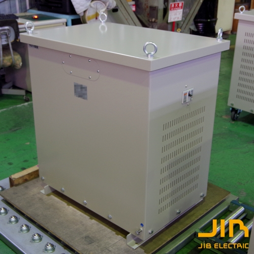 1539　三相アモルファス昇圧変圧器 50kVA F220 R220/400V　ブレーカー付