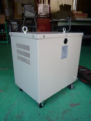 1324　三相8kVA　200/230V変圧器の短納期対応