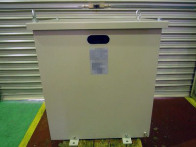 1069　三相3線から三相4線にするアップトランス（200/400V） 容量20kVA　配電盤収納
