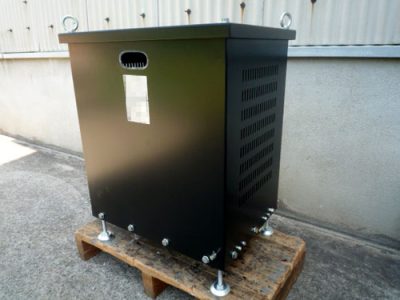 960　UPS用結線指定三相4線出力トランス