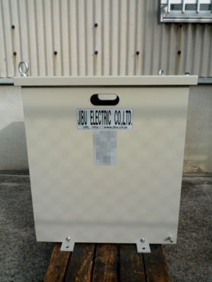 835　溶接ロボットの電源用のトランス